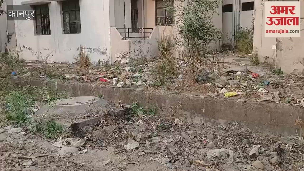 Kanpur: A pile of garbage has accumulated in front of Shivalik Apartments