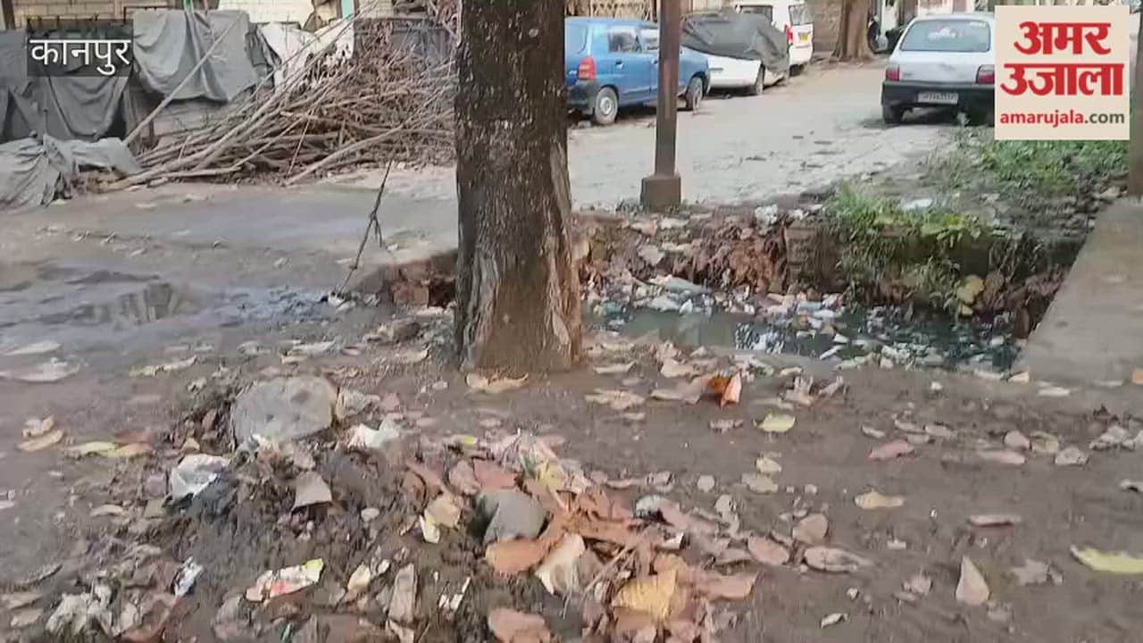 Kanpur: Open drain on the road invites accidents