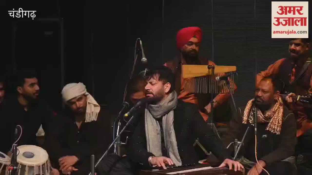 Singer Jasbir Jassi performed at Punjab Kala Bhawan in Chandigarh.