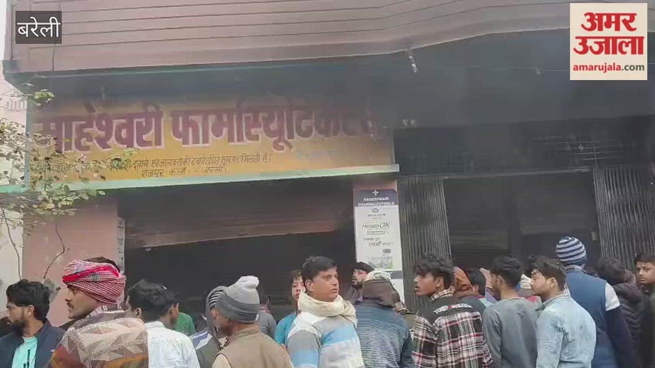 massive fire broke out in the house and shops of a businessman in the Aliganj area