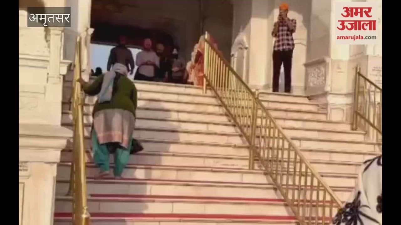 Punjabi singer and actor Mehtab Virk paid his respects at Sachkhand Sri Darbar Sahib.