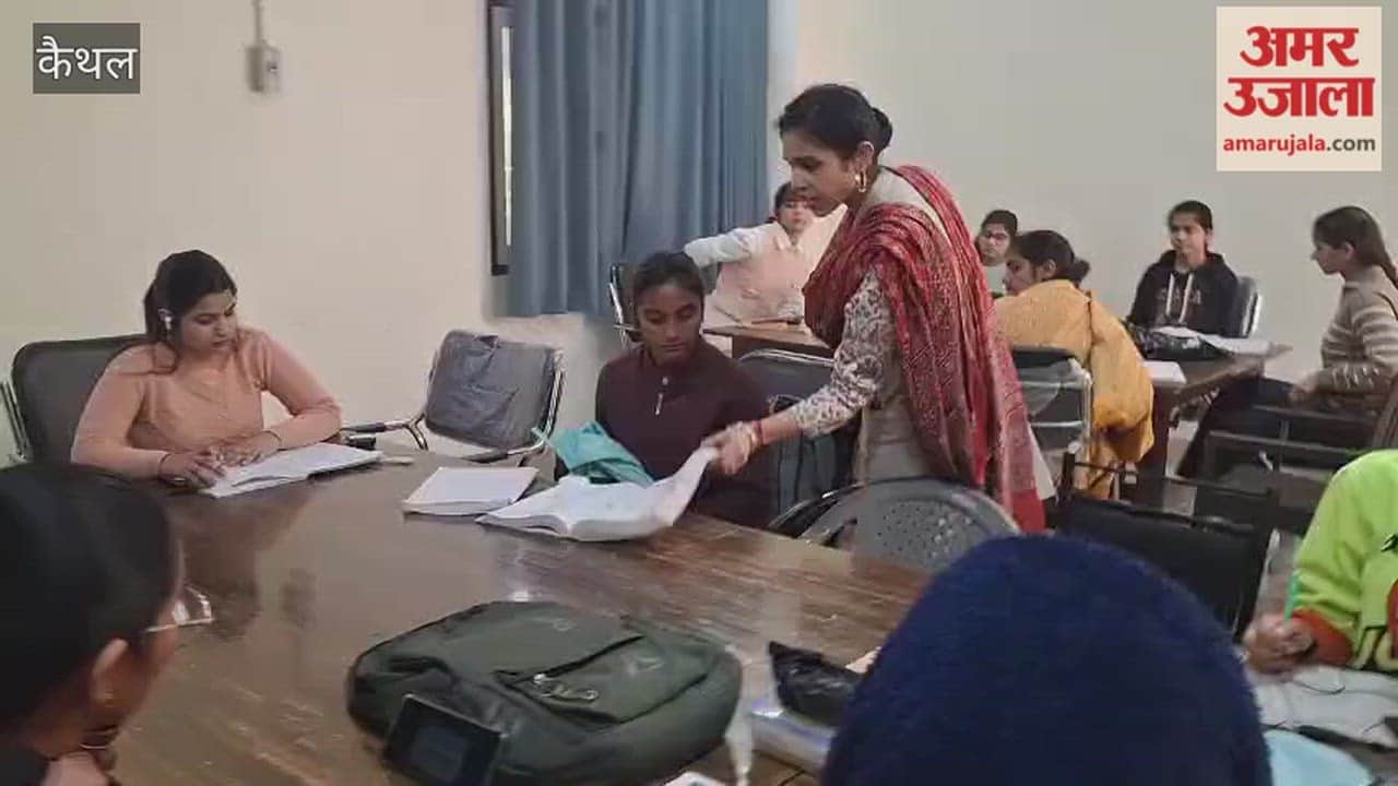 In Kaithal, DC Aparajita visited the district library.