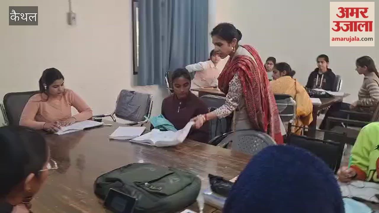 In Kaithal, DC Aparajita visited the district library.