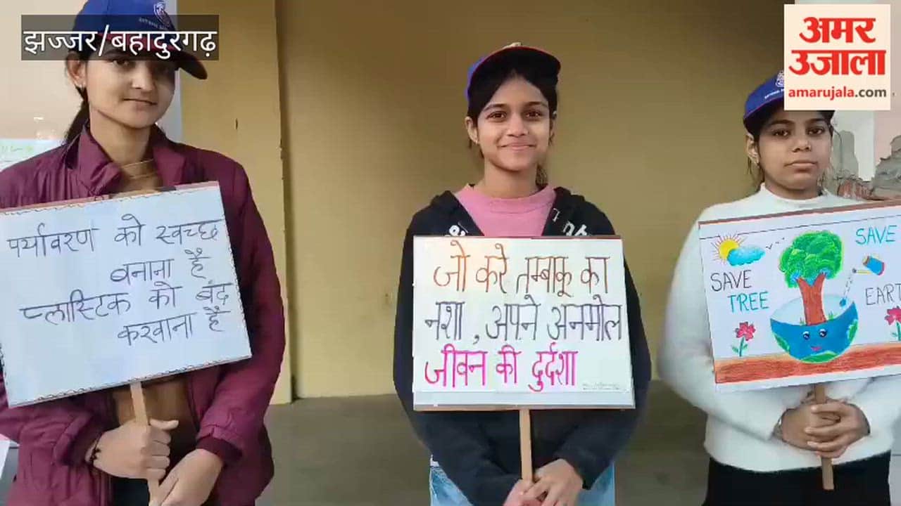 Khushi, Monika, and Jyoti were selected as the best volunteers at Vaish Arya Kanya Mahavidyalaya in Bahadurgarh.