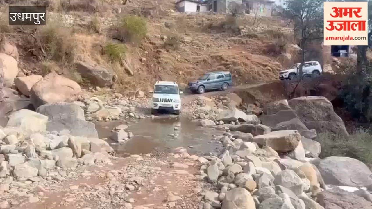 Sumit Magotra interacted with the villagers in Chirdi Panchayat and took feedback on the problems.