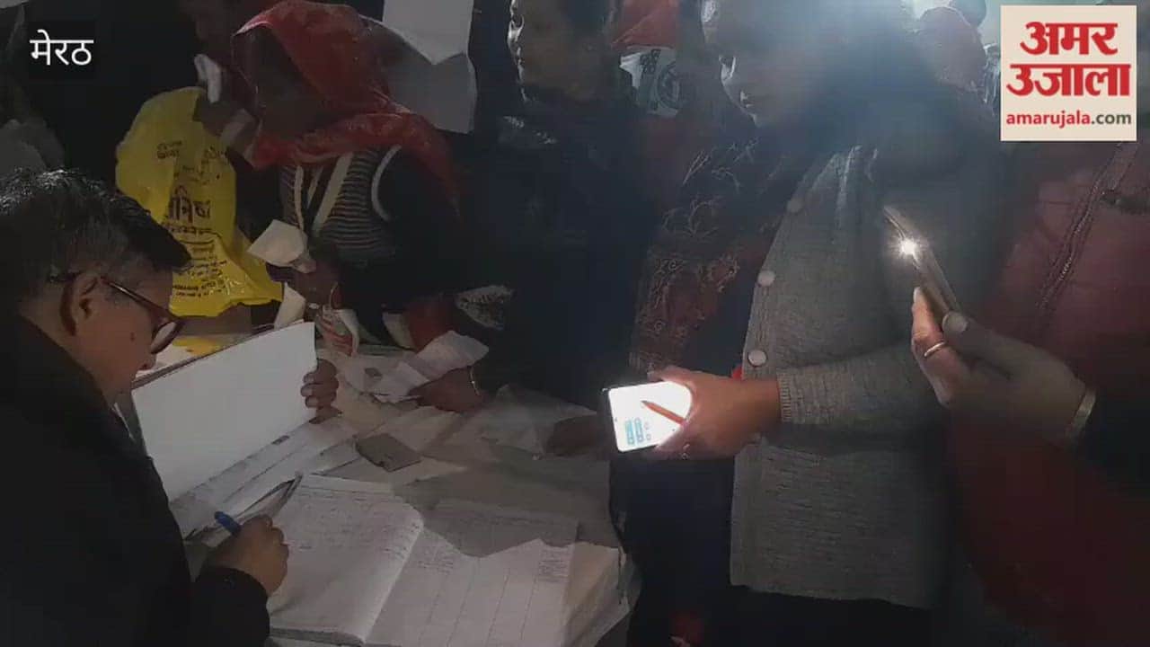 Meerut: Work being done using mobile light in Sadar tehsil