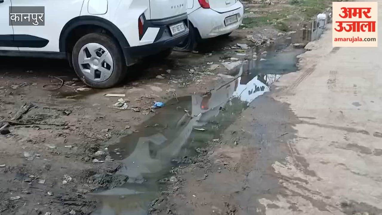 Kanpur: Waterlogging on the roads due to lack of regular drain cleaning