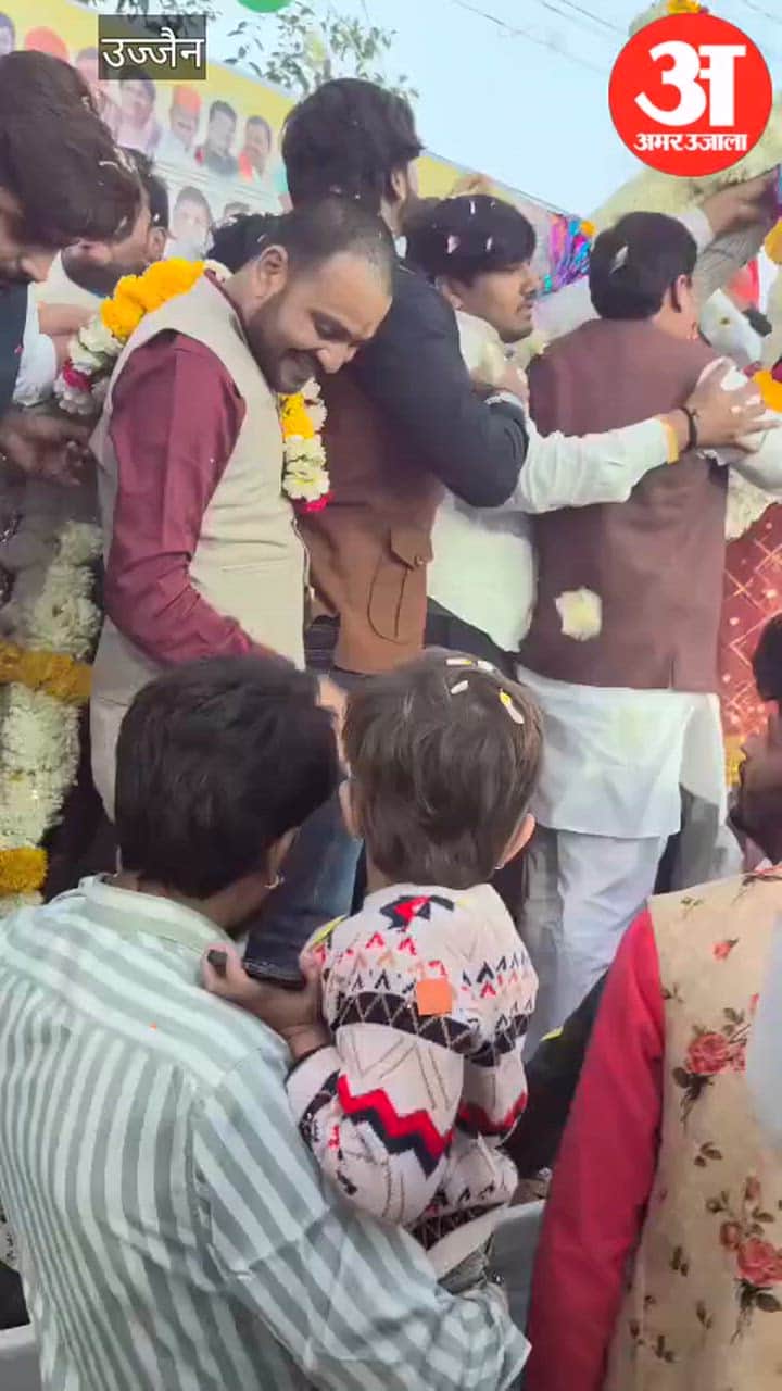 Hydrogen gas balloon explodes to welcome BJYM state president, three injured, major accident averted