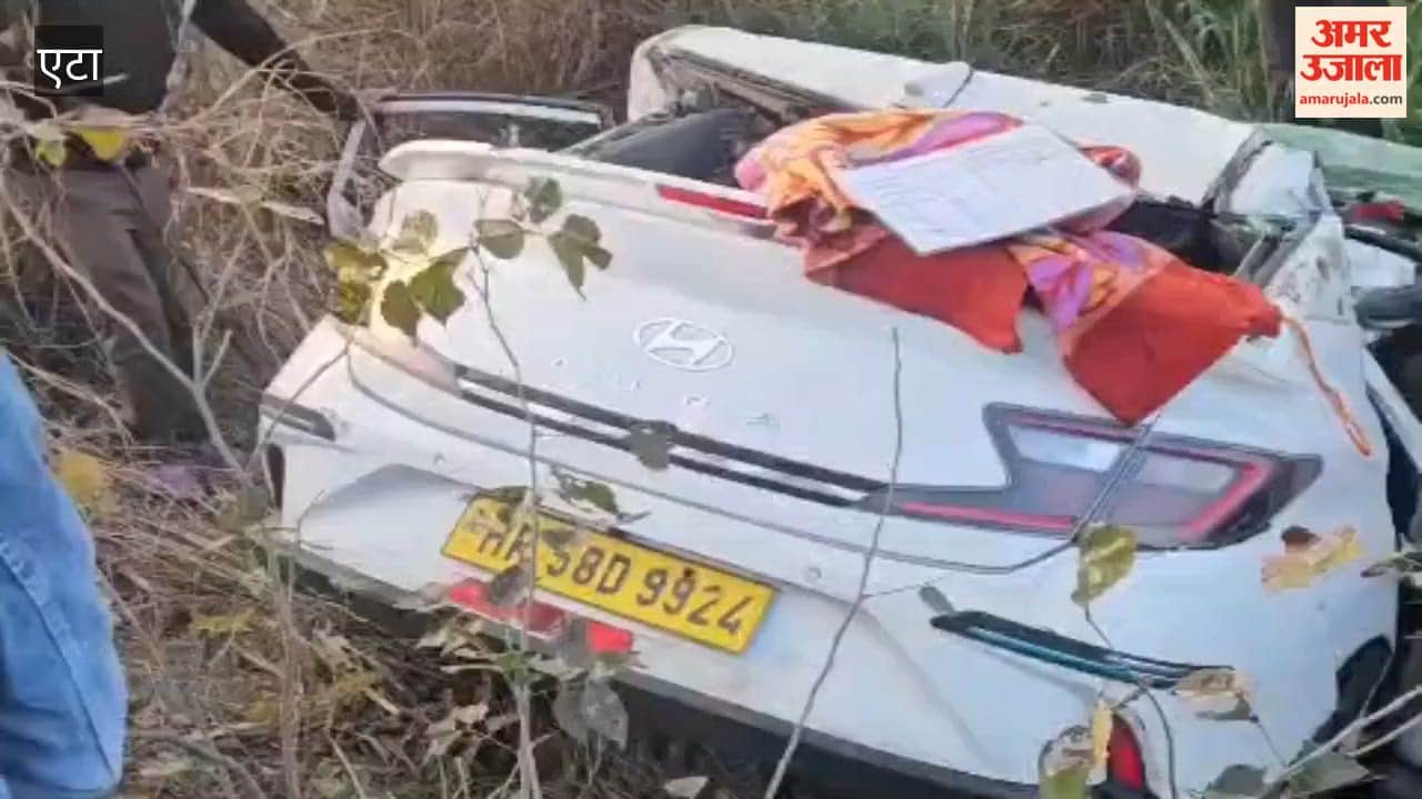 car collides with a tree in Etah three killed and two injured