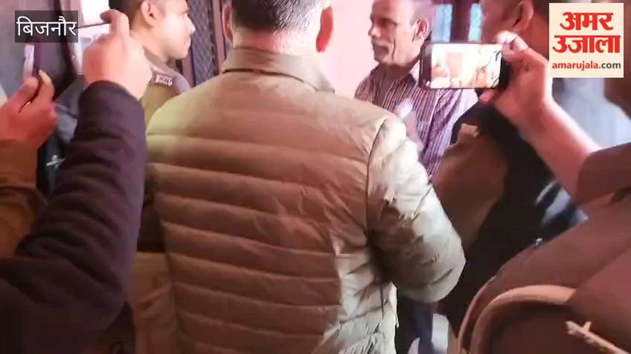 Bijnor: Thieves entered a house on the pretext of begging, looted gold worth lakhs from a woman who was alone