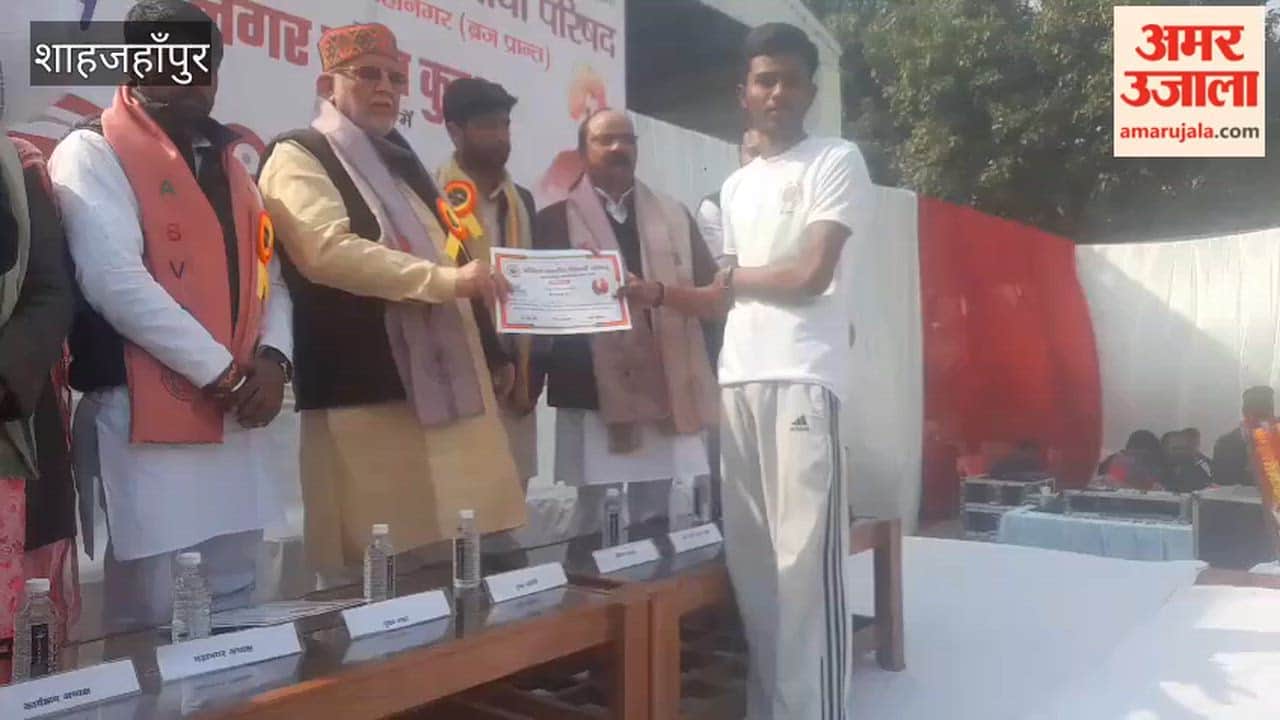 ABVP organized a mini-marathon, and the winners were awarded prizes in Shahjahanpur