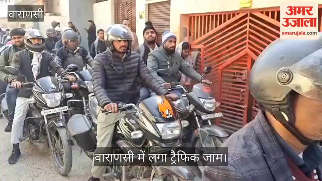 traffic jam occurred as soon as students left the college after their exam