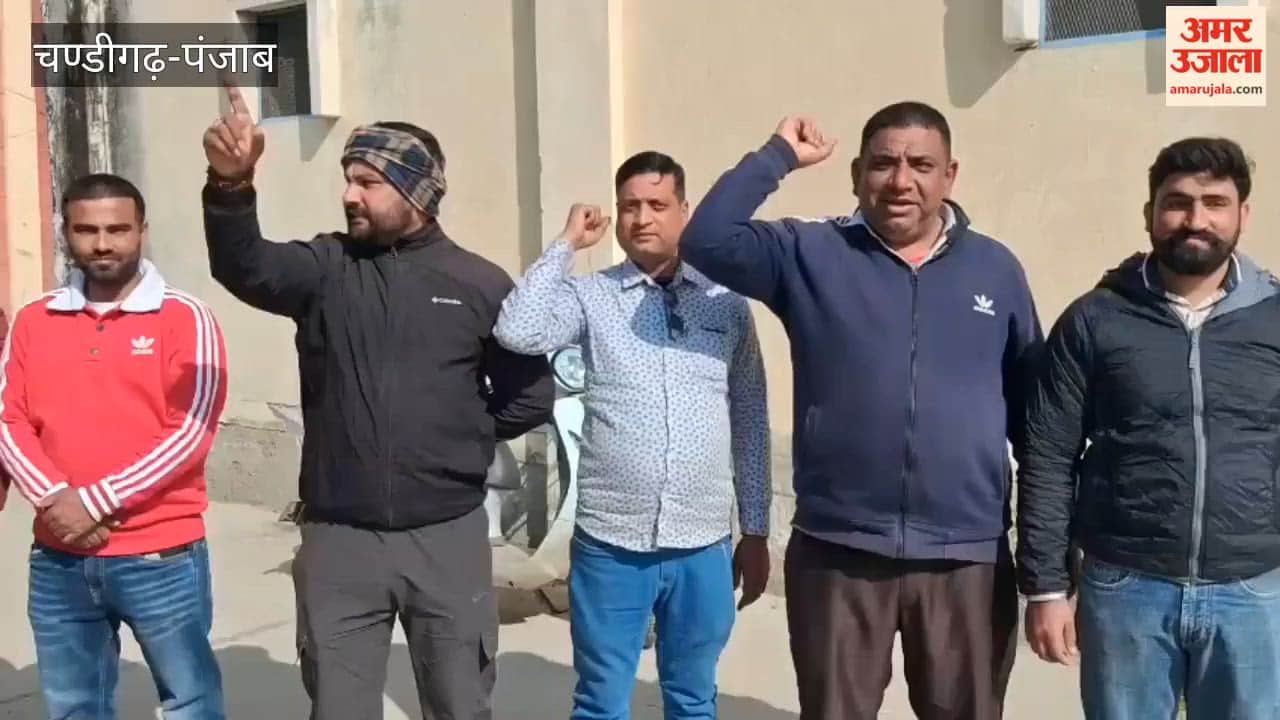 Rice mill owners in Phagwara protest at FCI warehouse