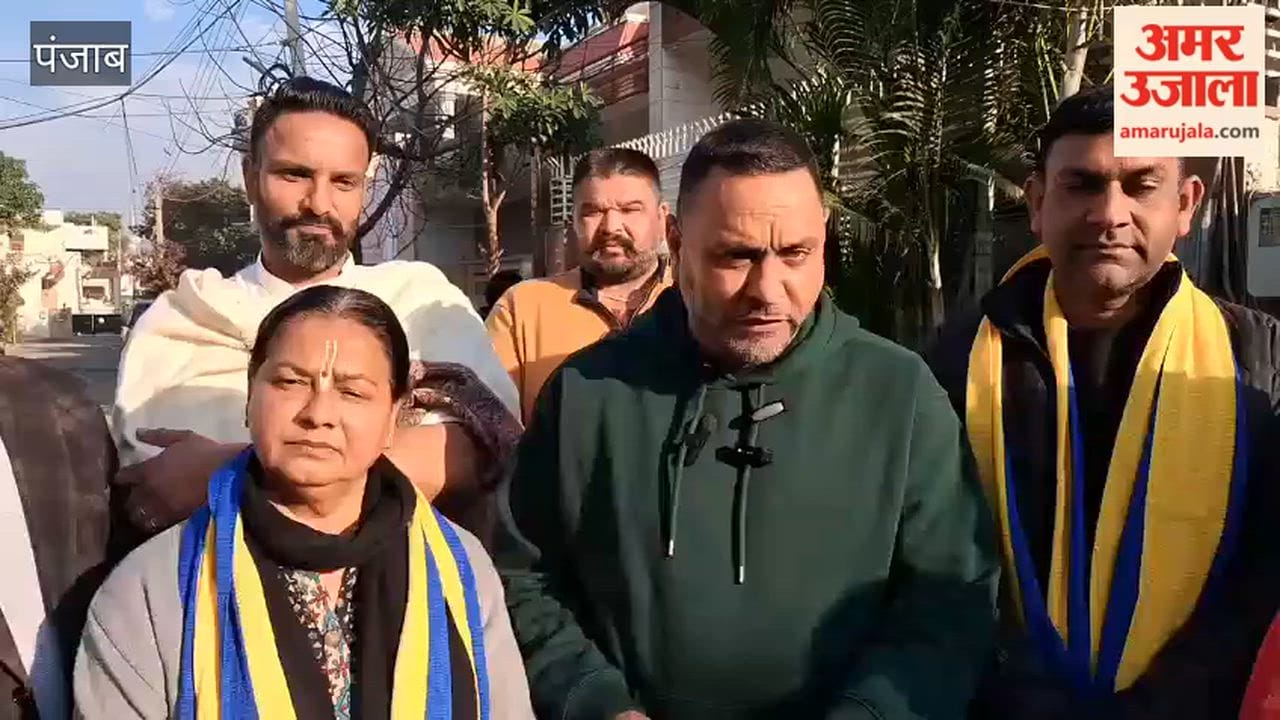 former block president of Mahila Congress Phagwara, along with her colleagues, joined the Aam Aadmi Party