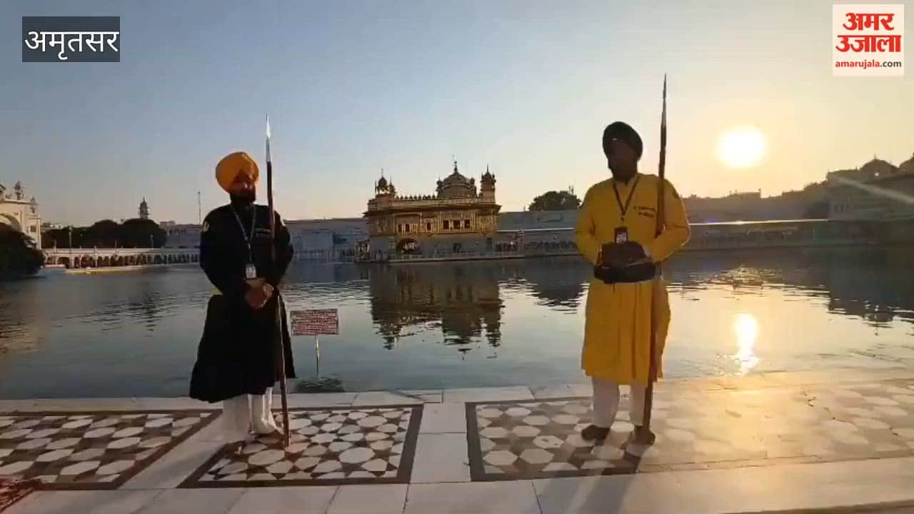 The uniforms of the volunteers at Sri Darbar Sahib have been changed; they will now be seen in two colors.