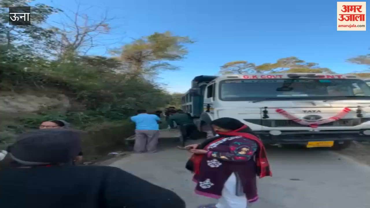 Una A motorcycle and a tipper truck collided near Dagredi village; one young man suffered a broken leg