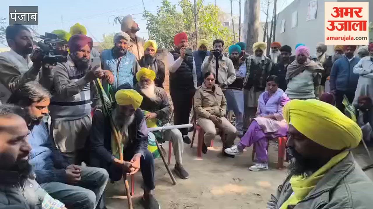 Farmers are staging a protest at the Jeeda toll plaza in Bathinda.
