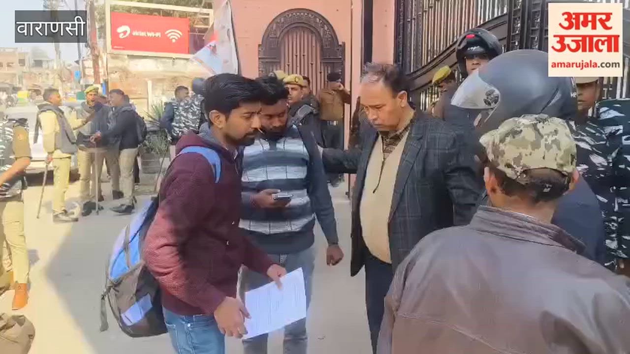 Police deployed at Kashi Vidyapeeth students express anger
