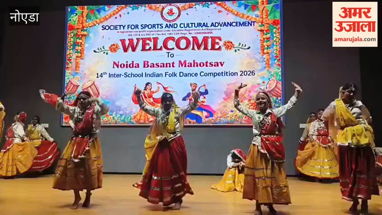 Participation of students in folk culture program in Noida Basant Mahotsav