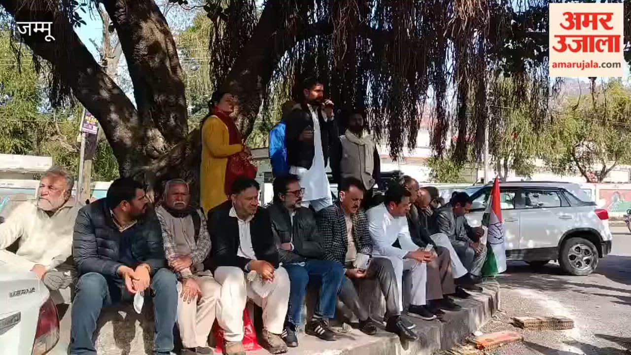 Congress staged a sit-in in Reasi against the renaming of MNREGA.