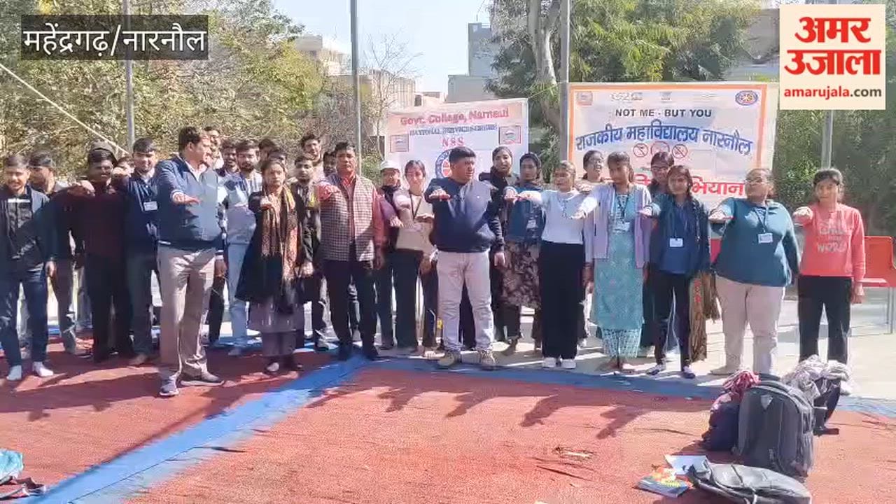 In Narnaul, volunteers spread the message of cleanliness and environmental protection by removing single-use plastics.