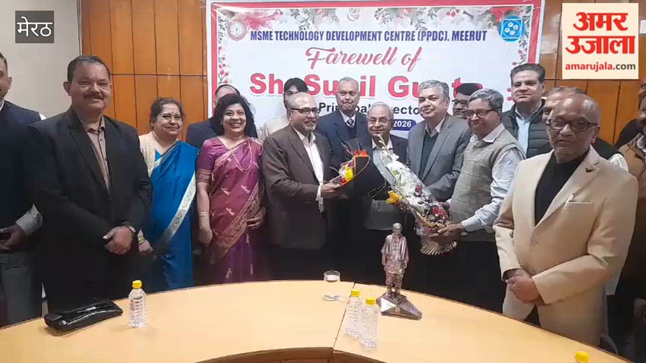 Meerut: Farewell party organized for ex-principal director Sunil Gupta.