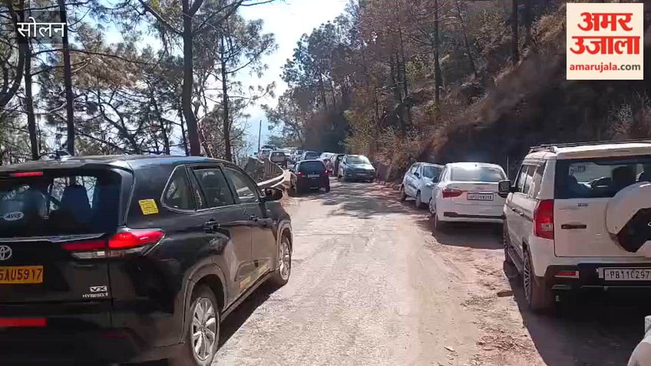 Solan Traffic jam at Gadkhal Chowk and near Baba Balak Temple, tourists inconvenienced
