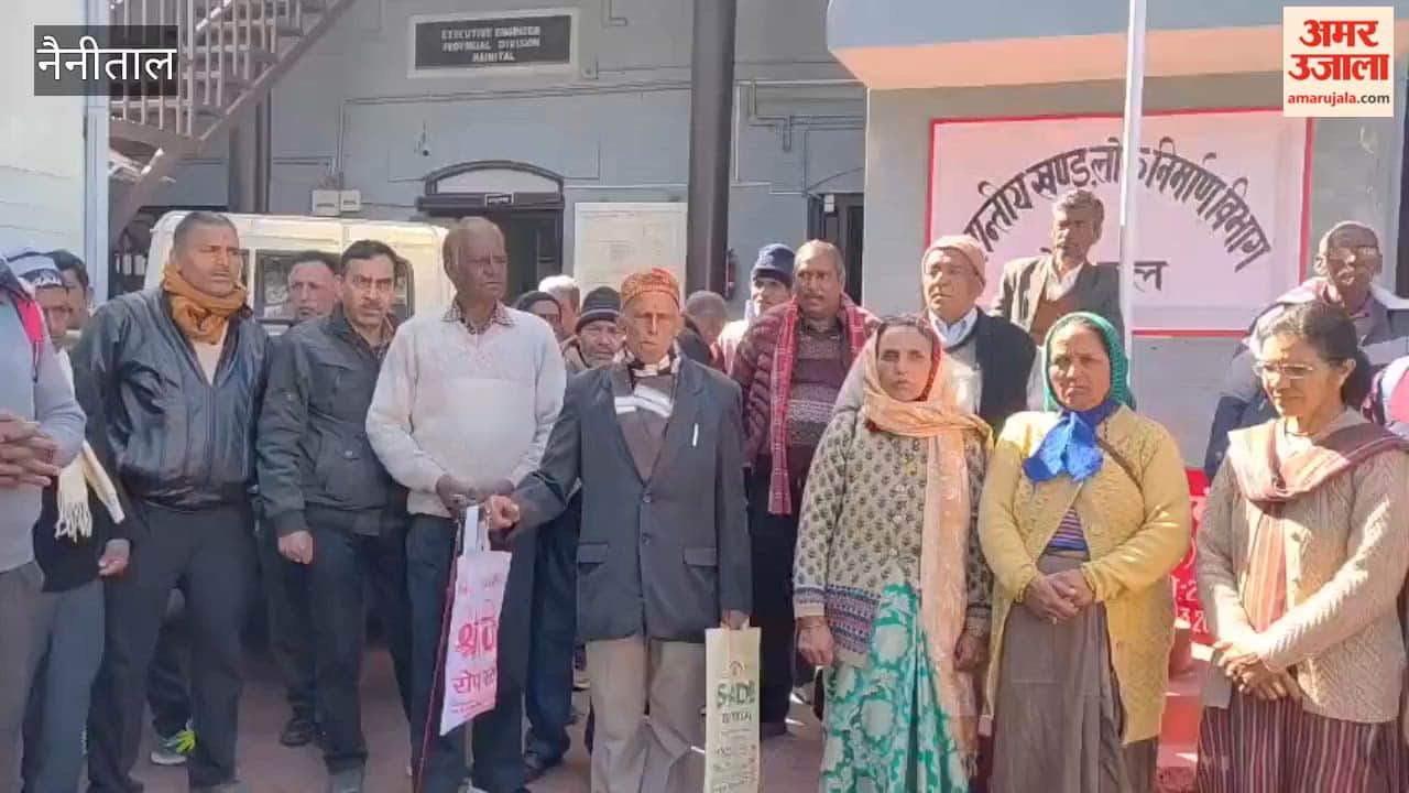 Work charge employees protest in Nainital against the new government order