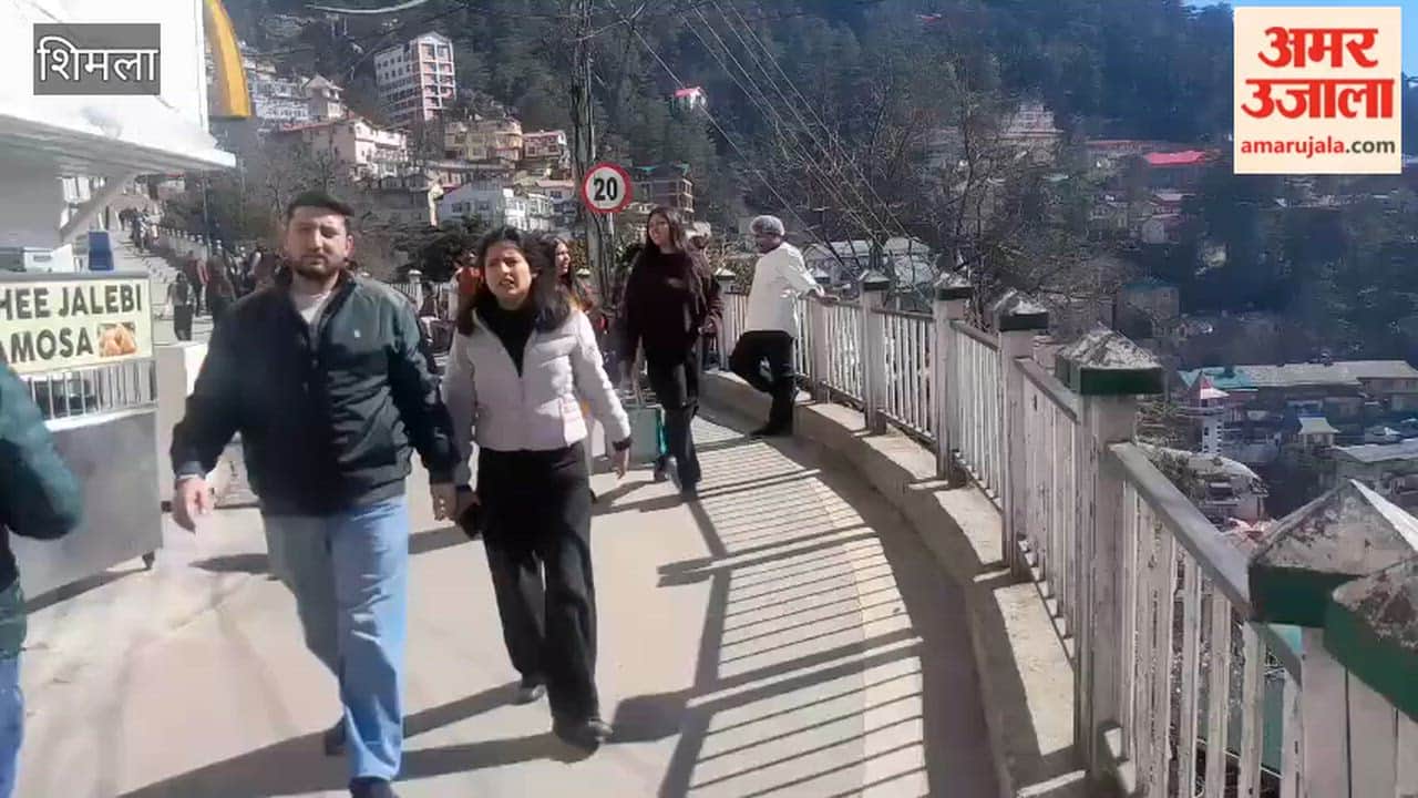 Shimla A crowd gathered at the Ritz taxi stand to go to the Jakhu Hanuman Temple