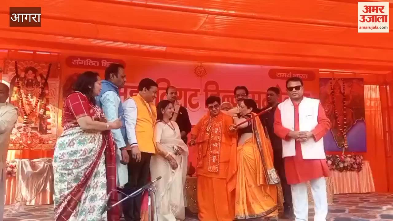 Sadhvi Pragya Thakur arrived at Mahabharata Hindu Conference at Balkeshwar Chowk in Agra