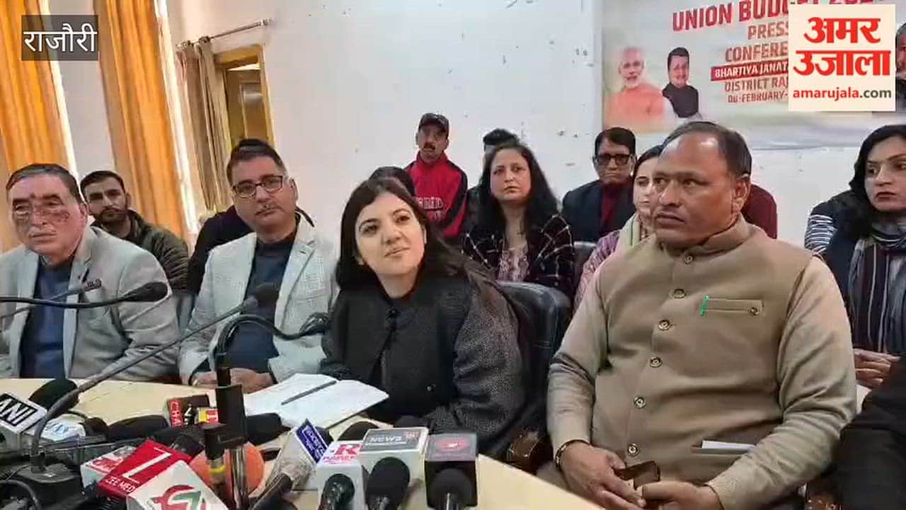 Hon’ble MLA Nagrota, Sushri Devyani Rana today arrived in Rajouri and alongwith Distt president BJP Rajouri