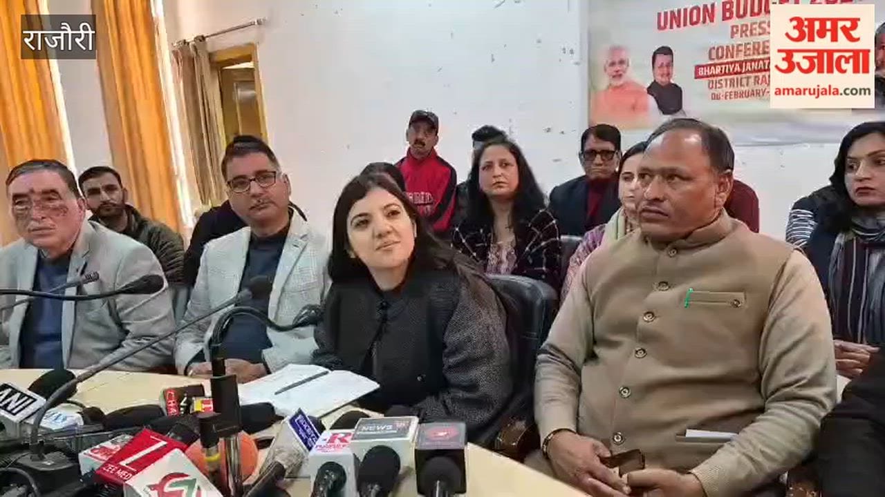 Hon’ble MLA Nagrota, Sushri Devyani Rana today arrived in Rajouri and alongwith Distt president BJP Rajouri