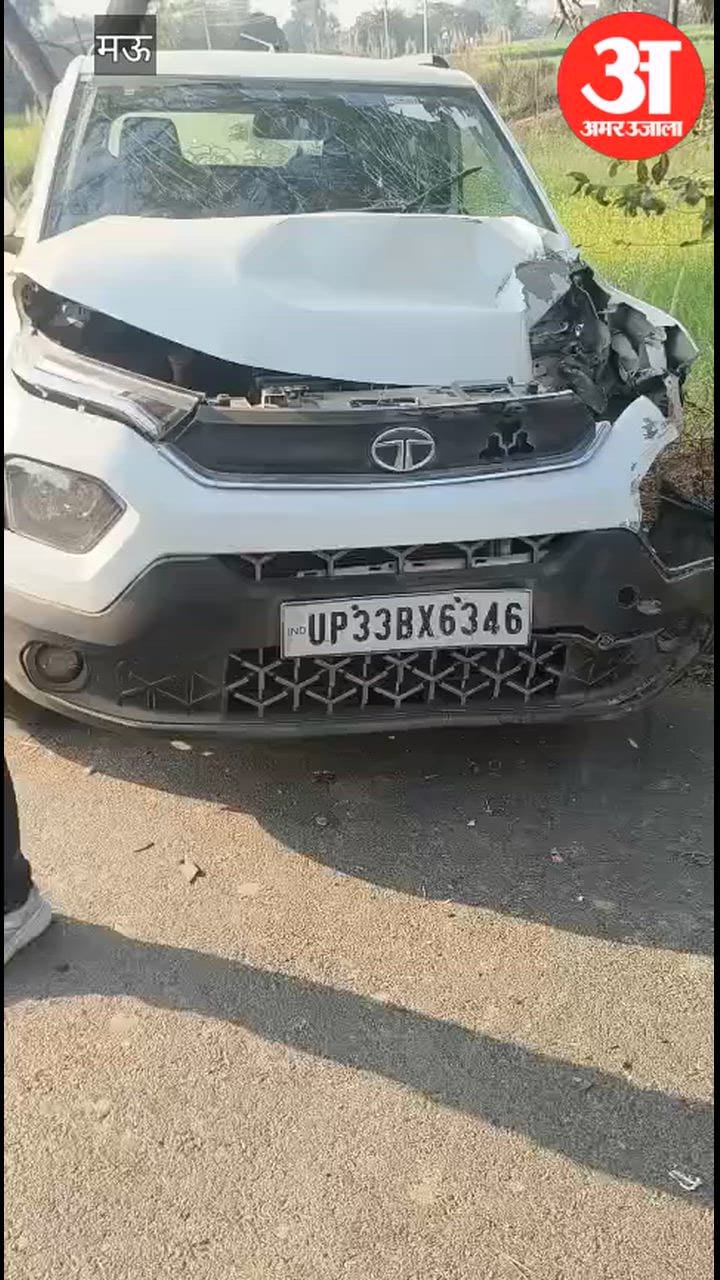 ससुराल से घर जा रहे युवक की कार बिजली पोल से टकराई, VIDEO
