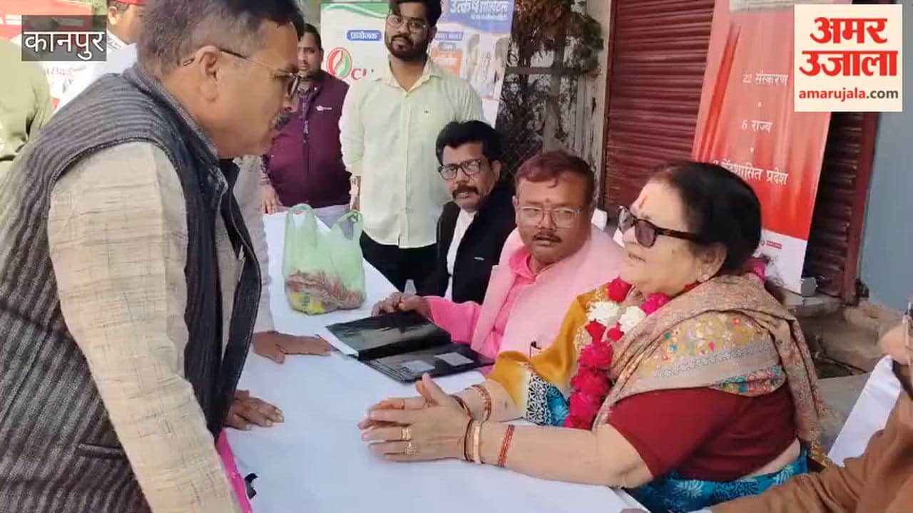 Encroachments are being made by filling up the pond in Juhi Lal Colony