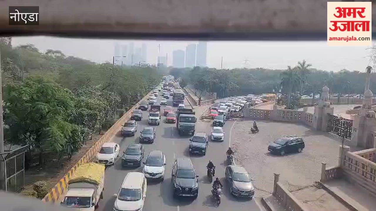 Massive traffic jam near Rashtriya Dalit Prerna Sthal in Noida