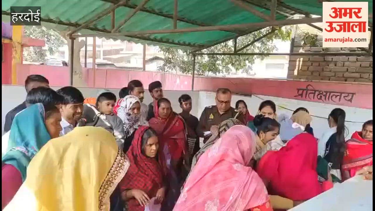 Hardoi: Sugarcane-laden truck hits mother and son riding a bike, mother dies