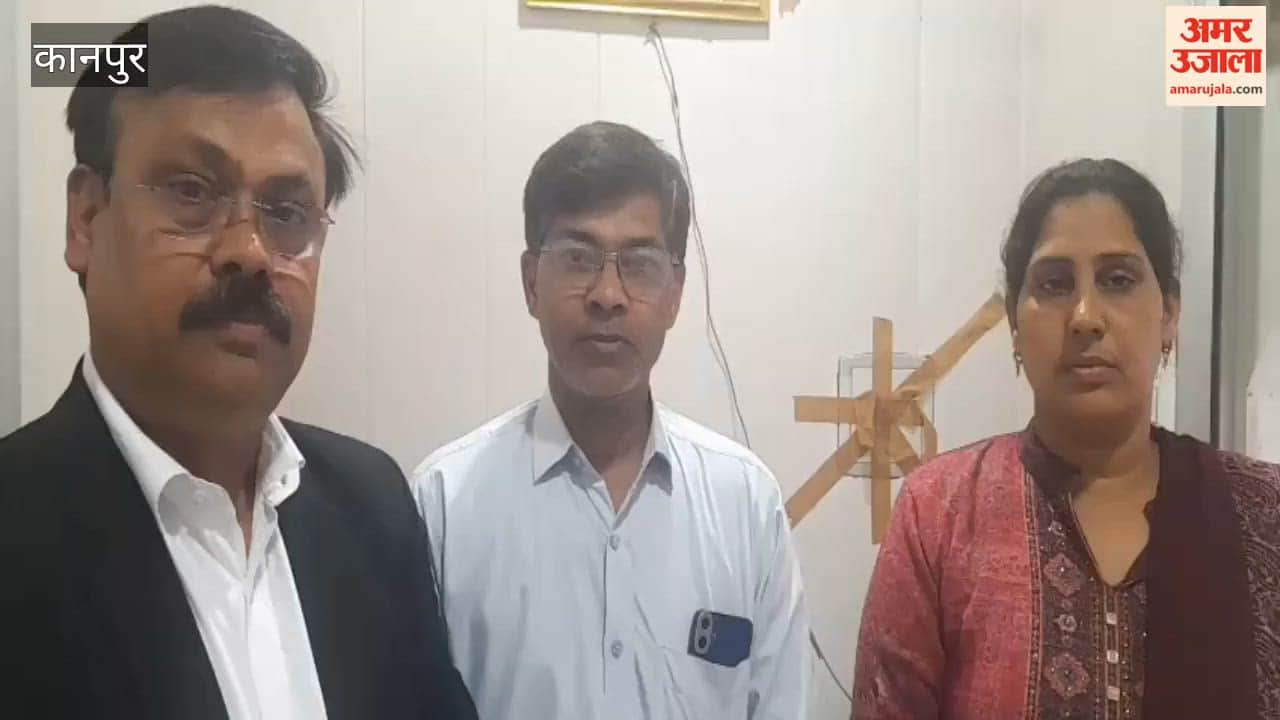 Kanpur: The wives of two martyrs from the Pulwama attack received land