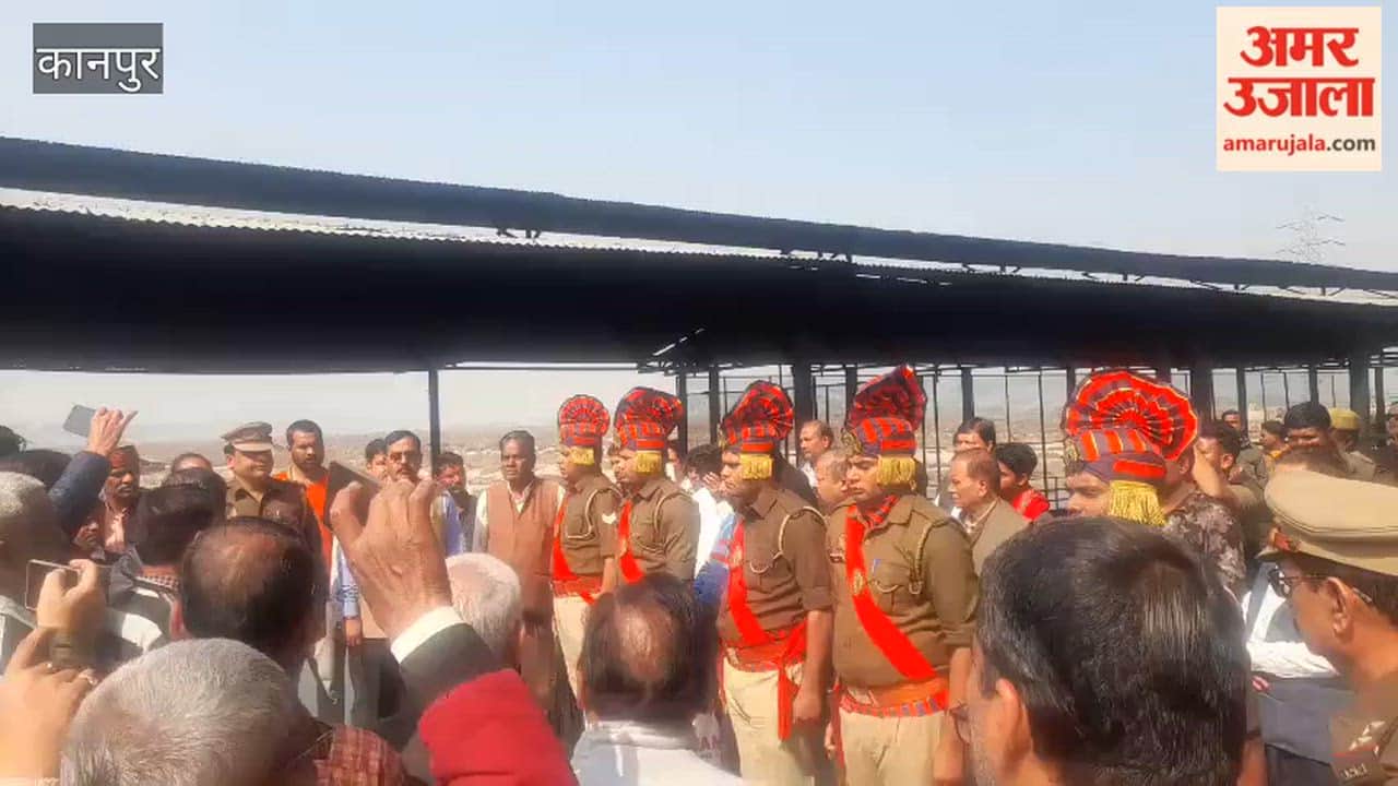 Crowds gathered for the last rites of former MP Devi Bakhsh Singh