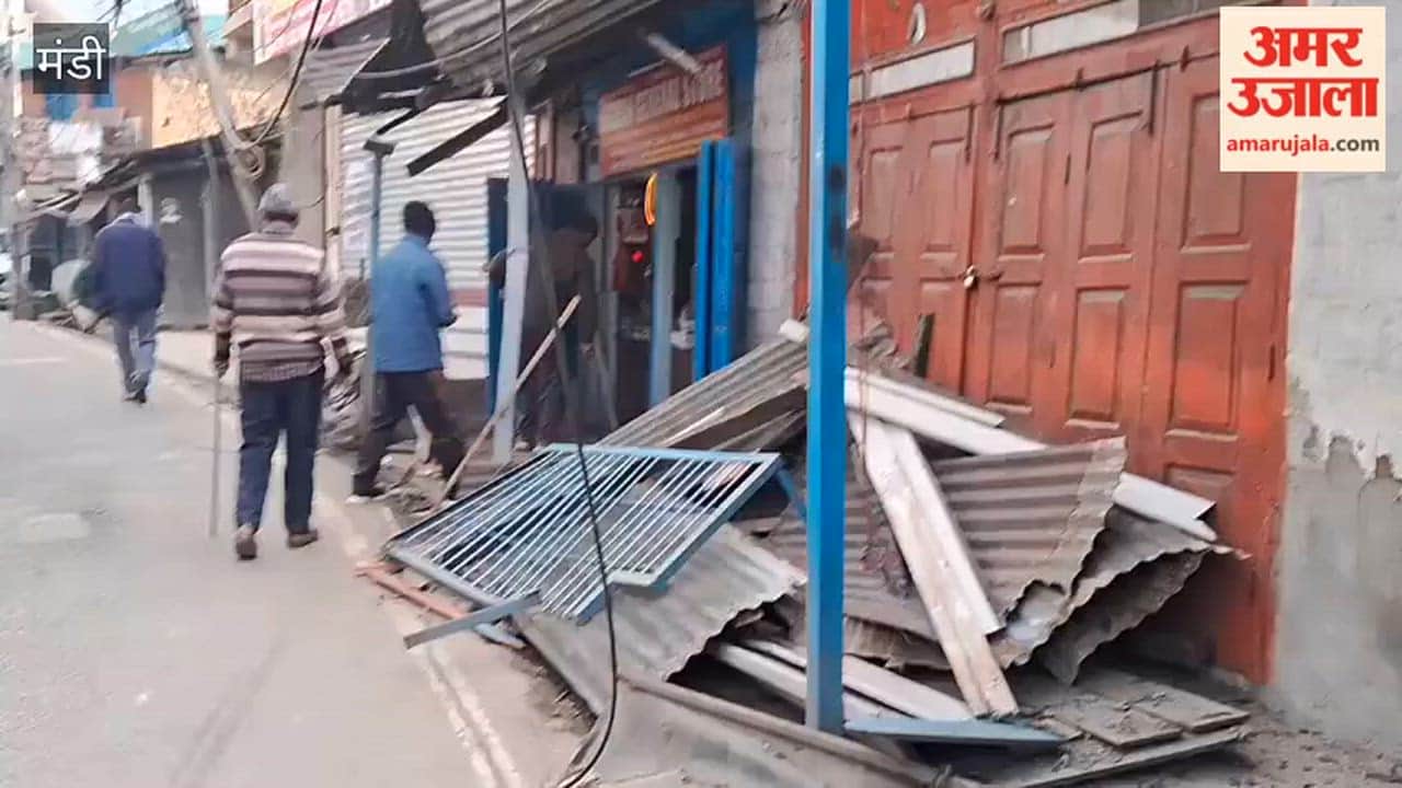 Accident in Jogindernagar A speeding four-wheeler collided with a pole causing extensive damage to three shops