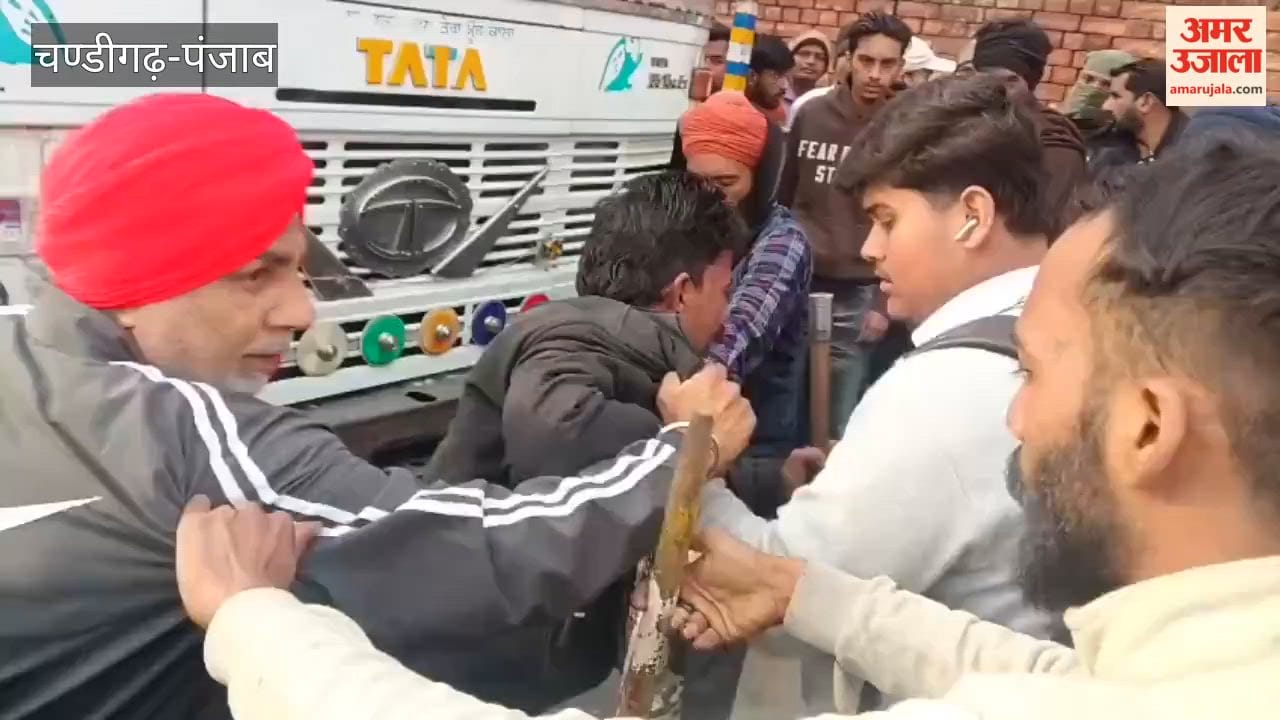 miscreant who snatched student mobile and tried to flee severely beaten up