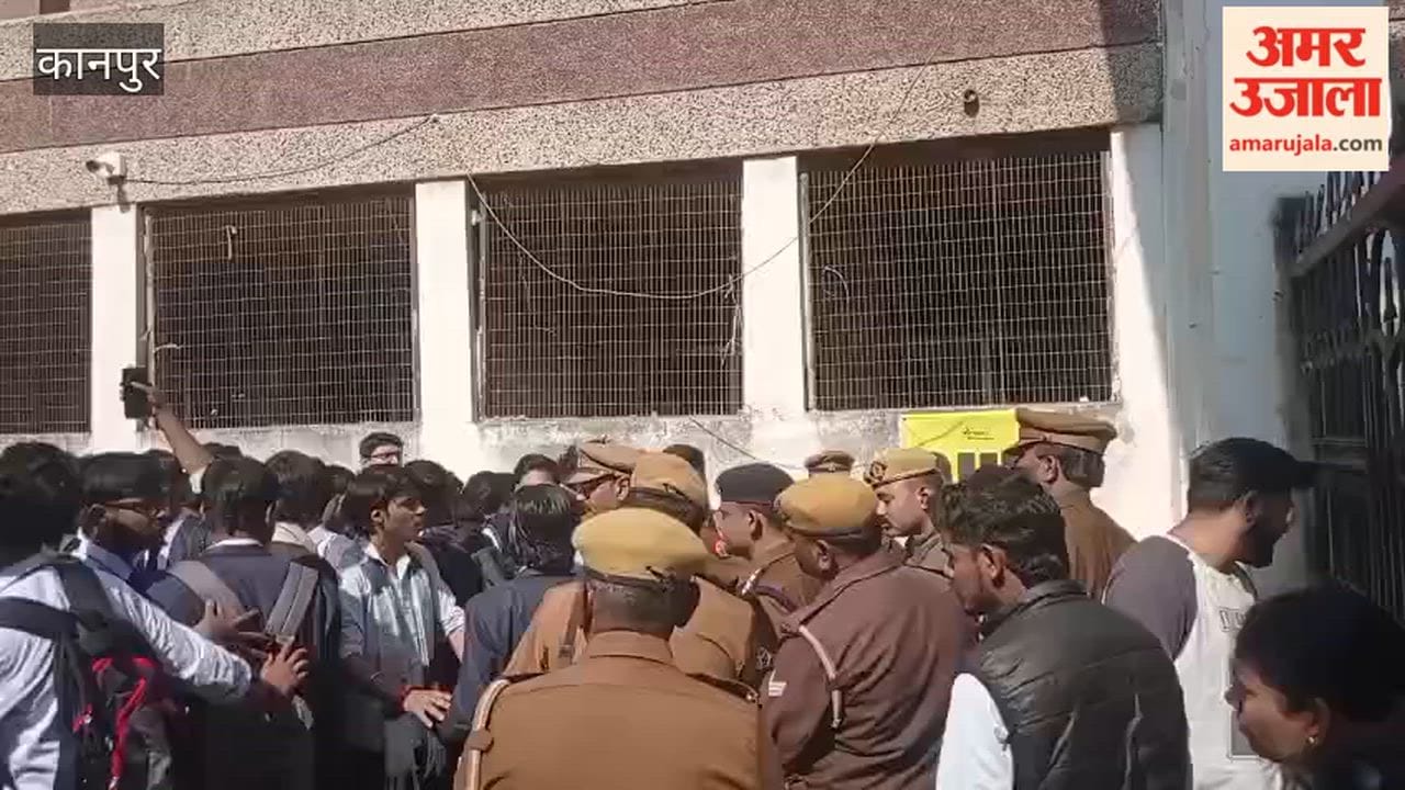 Kanpur: Students continue their protest at the college gate over their demands