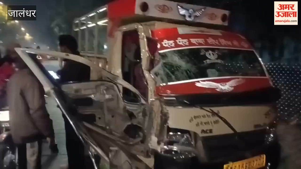 Accident in Jalandhar speeding pickup truck collided with truck taking U-turn