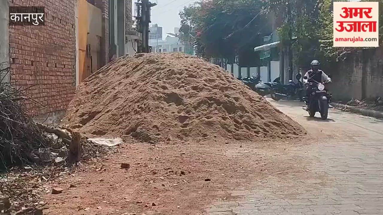 Kanpur: The road has been encroached upon, causing inconvenience to commuters