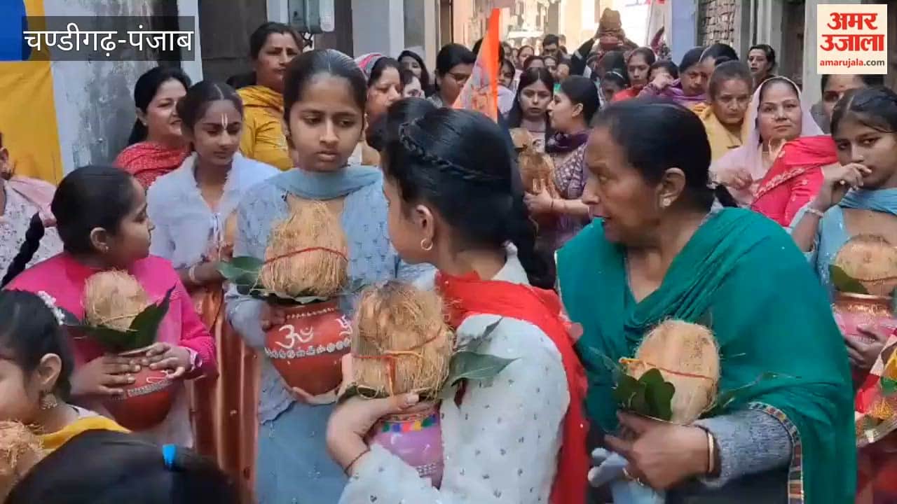 फगवाड़ा के प्राचीन शिव मंदिर टोपेवाला में मूर्ति स्थापना के उपलक्ष्य में कलश यात्रा