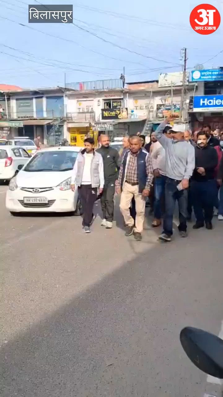 लदरौर: व्यापारी दंपती पर जानलेवा हमले पर व्यापारियों ने निकाली रोष रैली