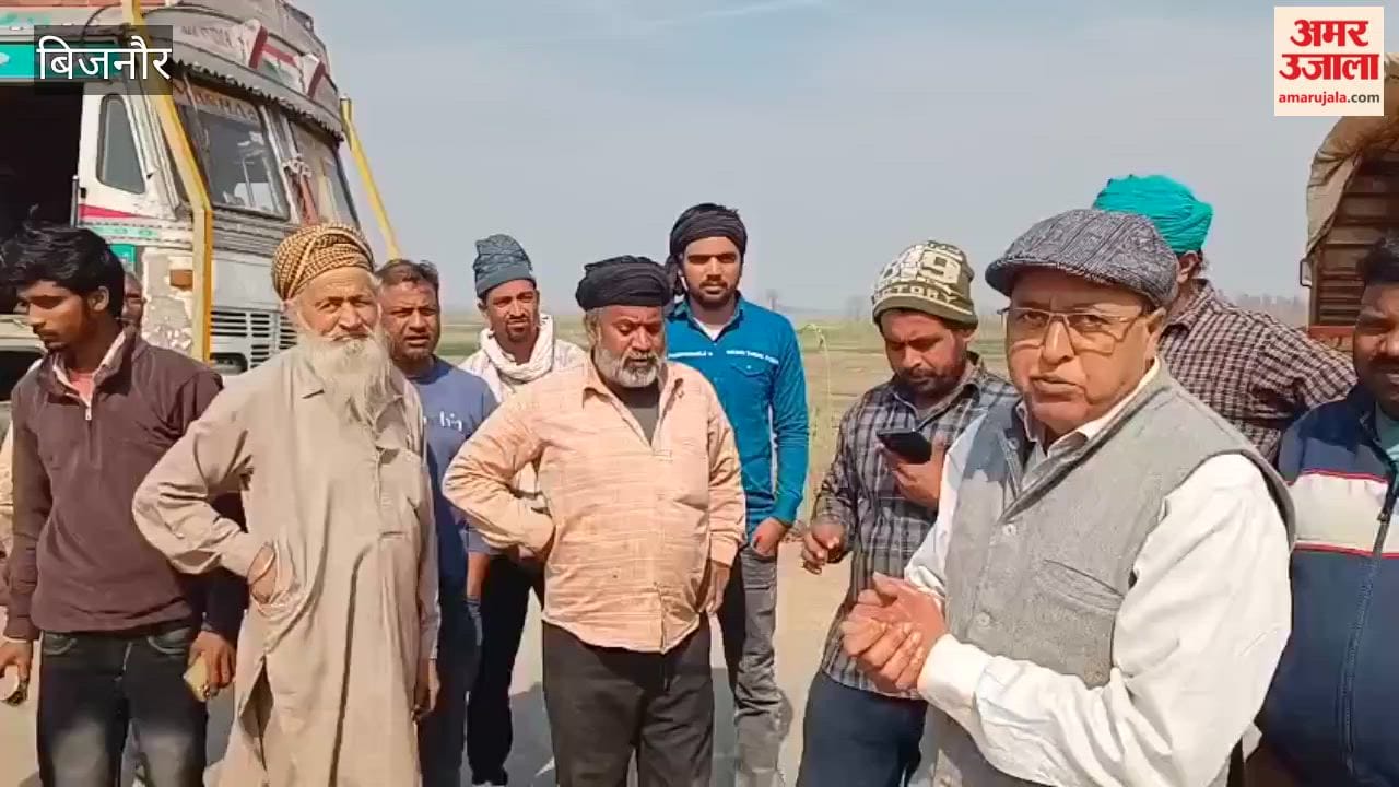 Bijnor: Stopped trucks loaded with fruits and vegetables coming from Meerut.