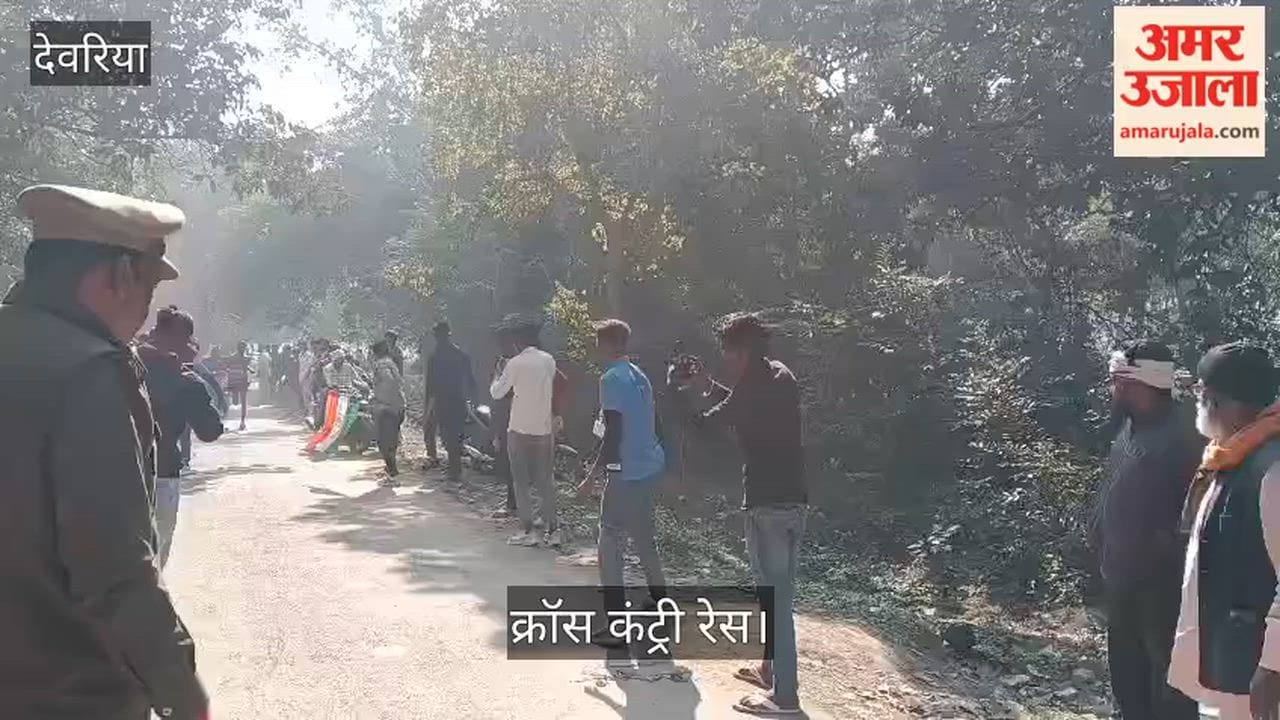 The winners of the 10-kilometer cross-country race were awarded prizes.