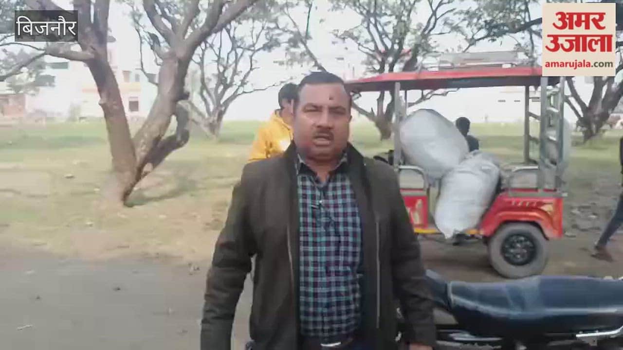 Bijnor: Injured stork found in the pond of Dhampur Teachers Colony.