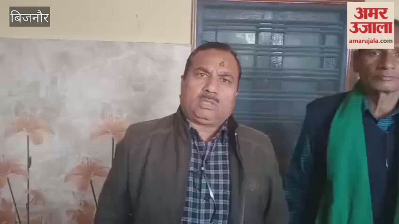 Bijnor: BKU workers locked BDO office and raised slogans