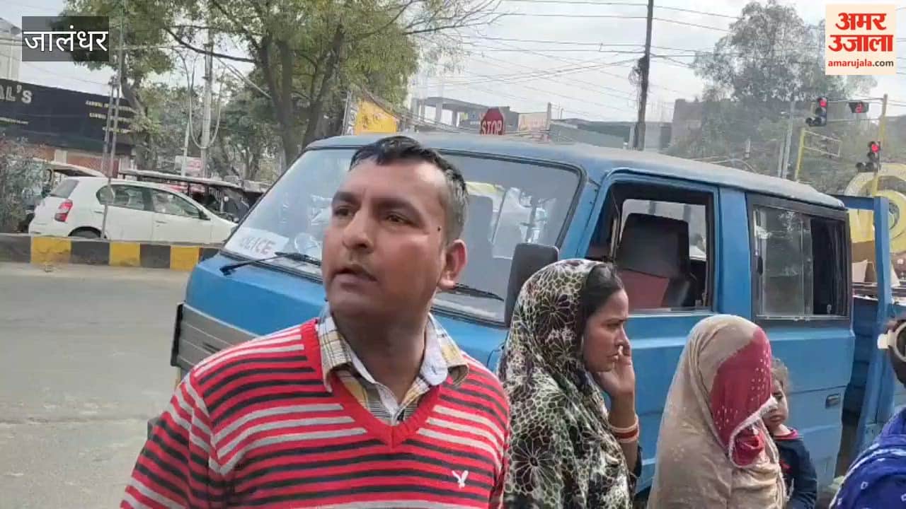 Municipal corporation and traffic police seize goods